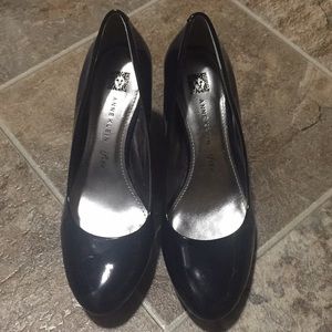 Anne Klein navy heels size 6